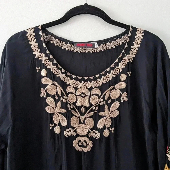 Johnny Was Edith Floral Embroidered Tunic - Picture 2 of 9